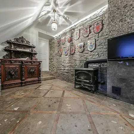 Luxury Medieval 2 Storey With Antique Furniture In Old Town Apartament