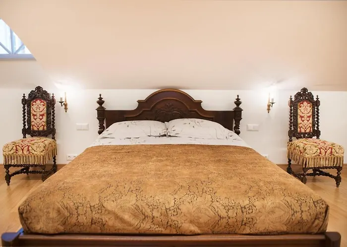 Luxury Medieval 2 Storey With Antique Furniture In Old Town