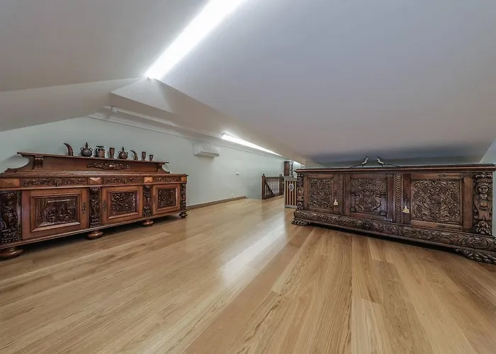 Luxury Medieval 2 Storey With Antique Furniture In Old Town