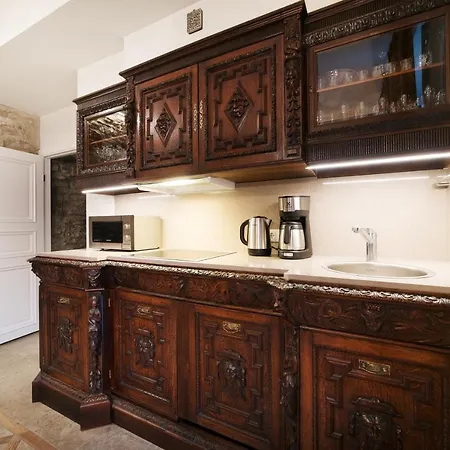 شقة Luxury Medieval 2 Storey With Antique Furniture In Old Town *