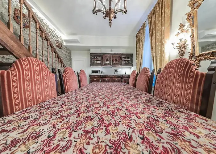 Апартаменты Luxury Medieval 2 Storey With Antique Furniture In Old Town Таллин